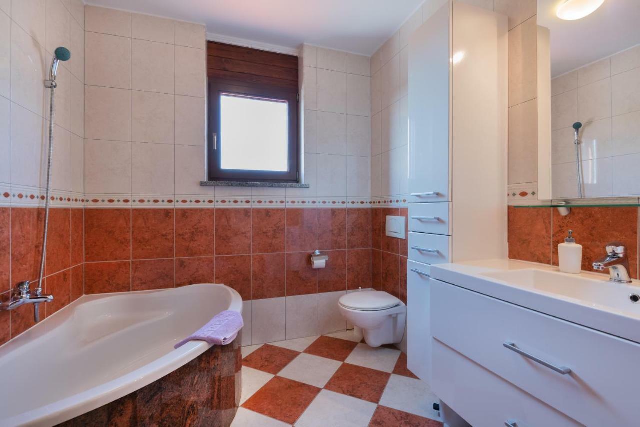 Ferienhaus Joy Ližnjan Buitenkant foto
